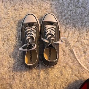 grey converse